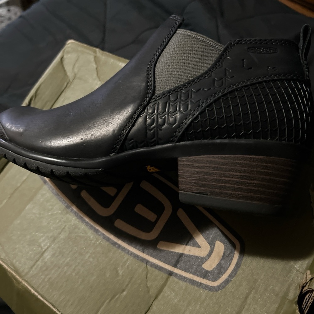 KEEN Chelsea Morrison Women's Black and Brown Ankle Booties